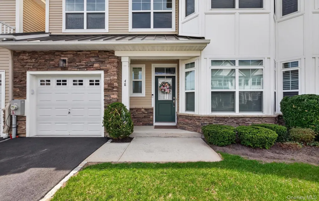 48 Bellflower Path Smithtown NY 11787