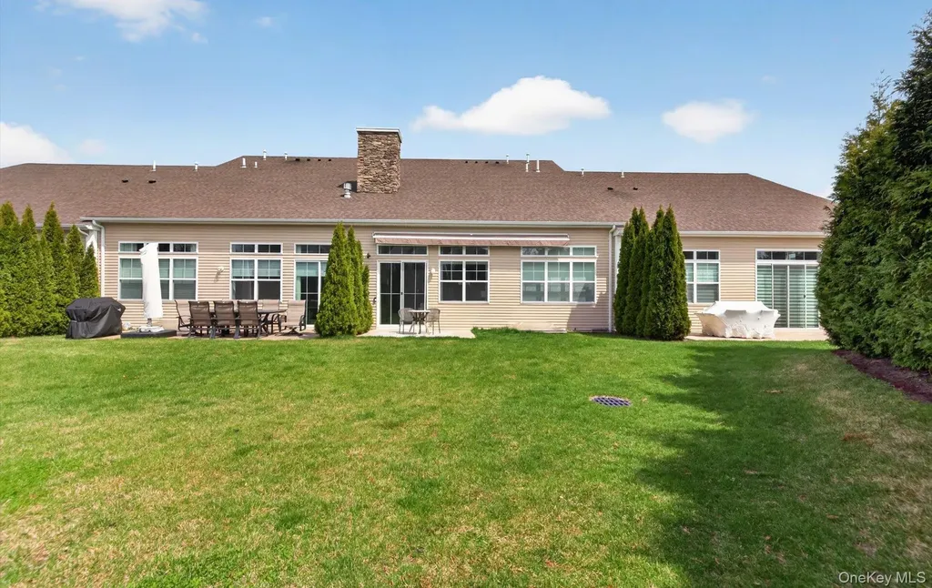 48 Bellflower Path Smithtown NY 11787