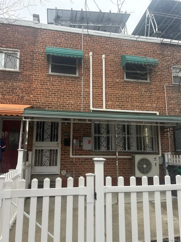 2009 Chatterton Avenue Bronx NY 10472