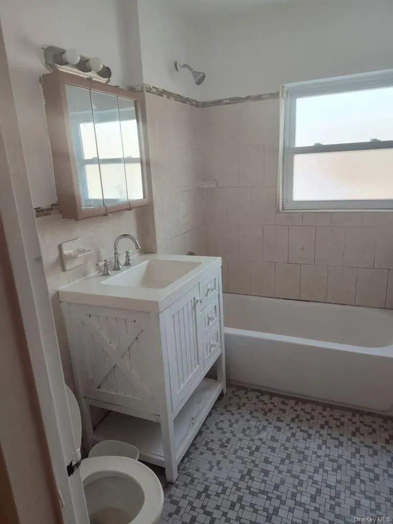 2009 Chatterton Avenue Bronx NY 10472