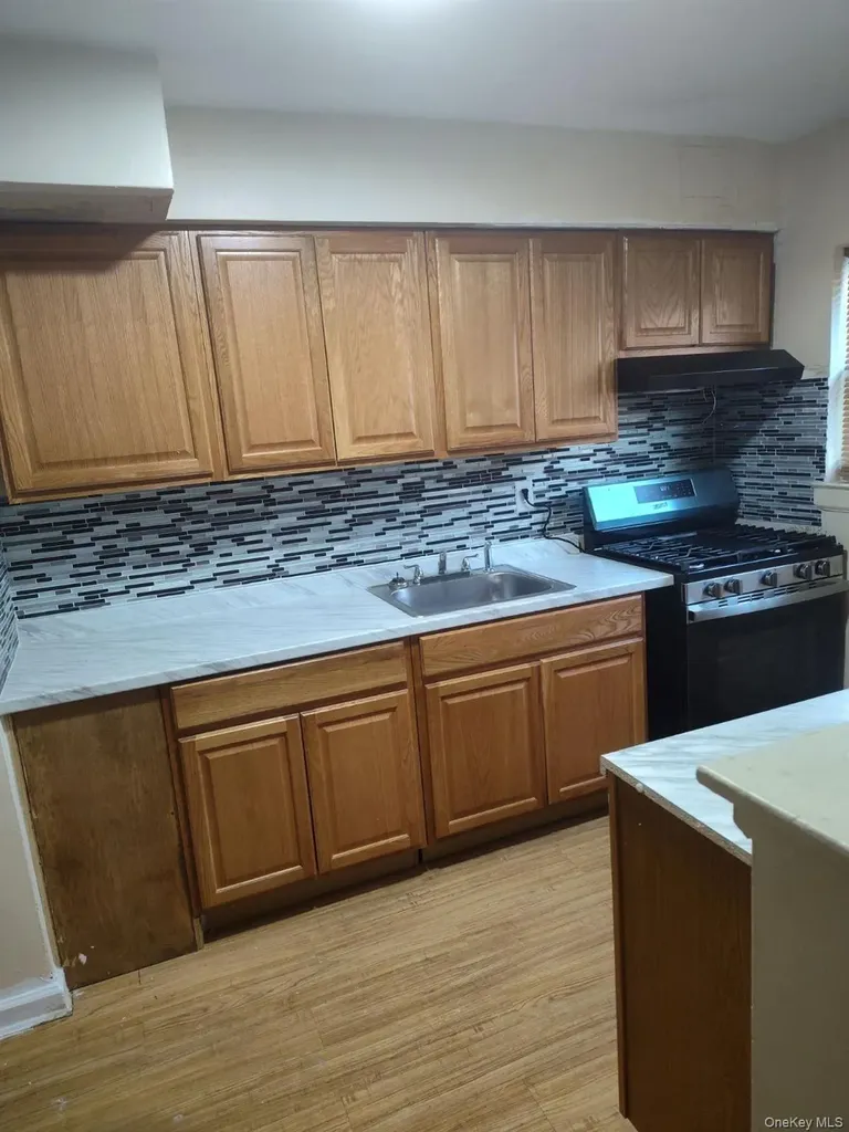 2009 Chatterton Avenue Bronx NY 10472