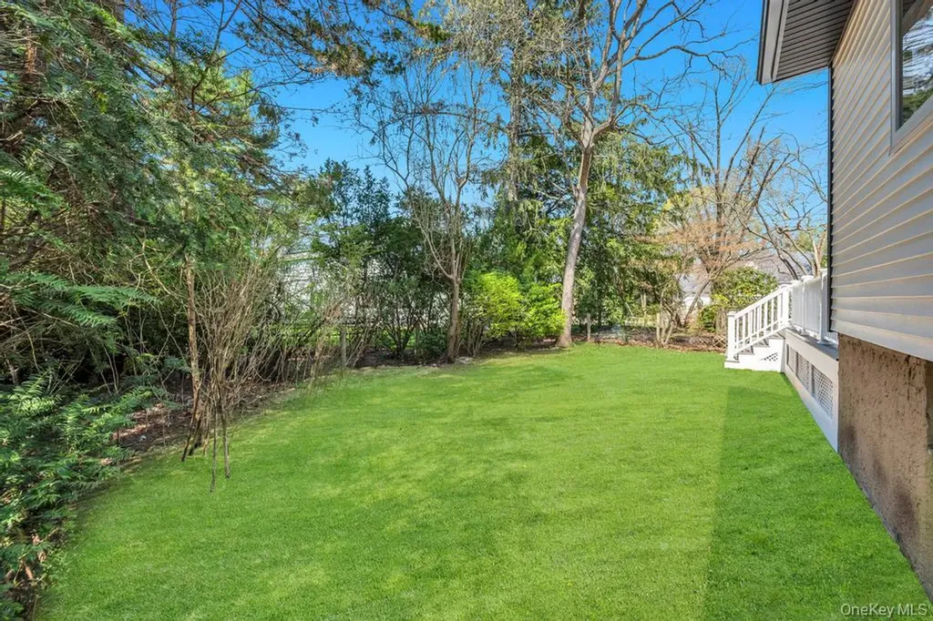 441 Roslyn Road East Williston NY 11596