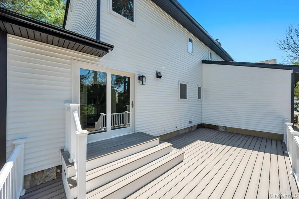 441 Roslyn Road East Williston NY 11596
