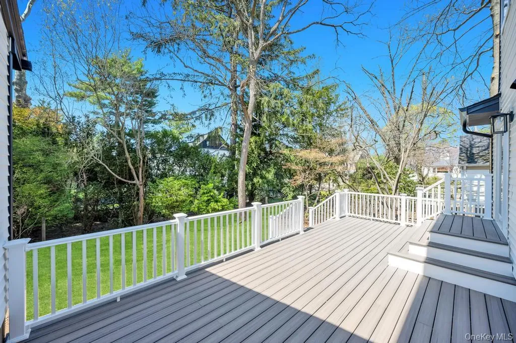 441 Roslyn Road East Williston NY 11596