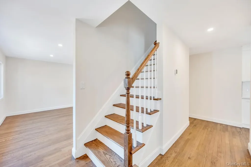 441 Roslyn Road East Williston NY 11596