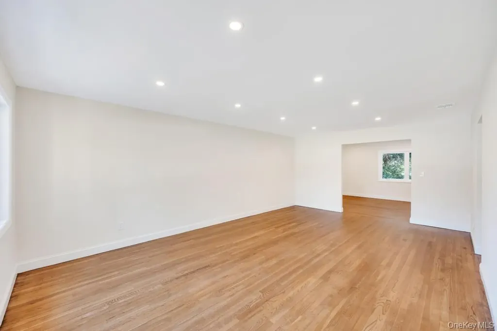 441 Roslyn Road East Williston NY 11596