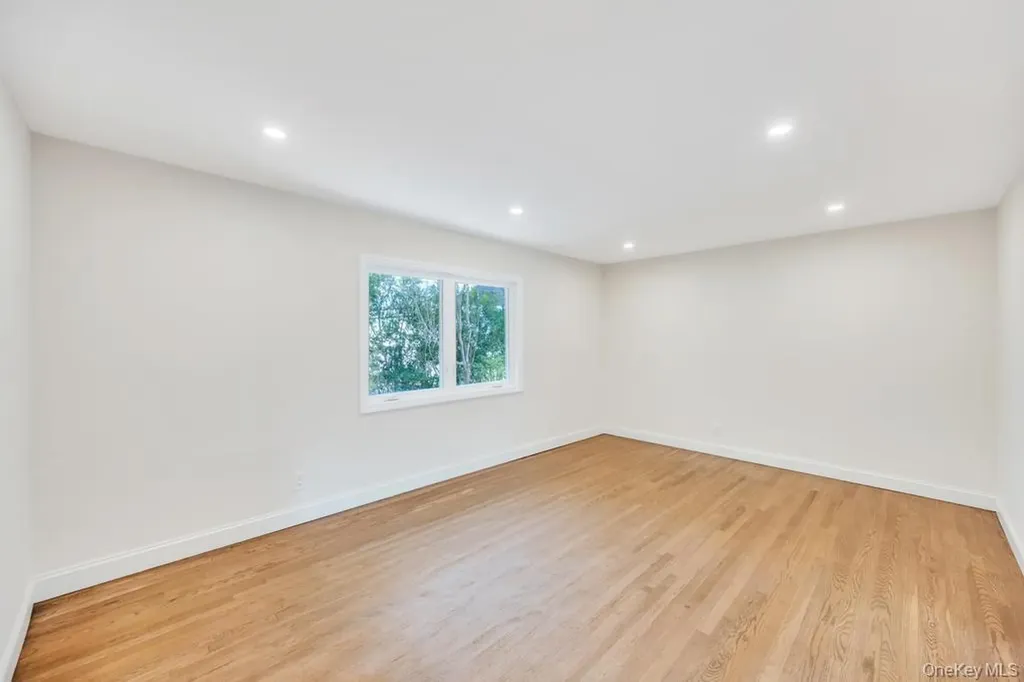 441 Roslyn Road East Williston NY 11596
