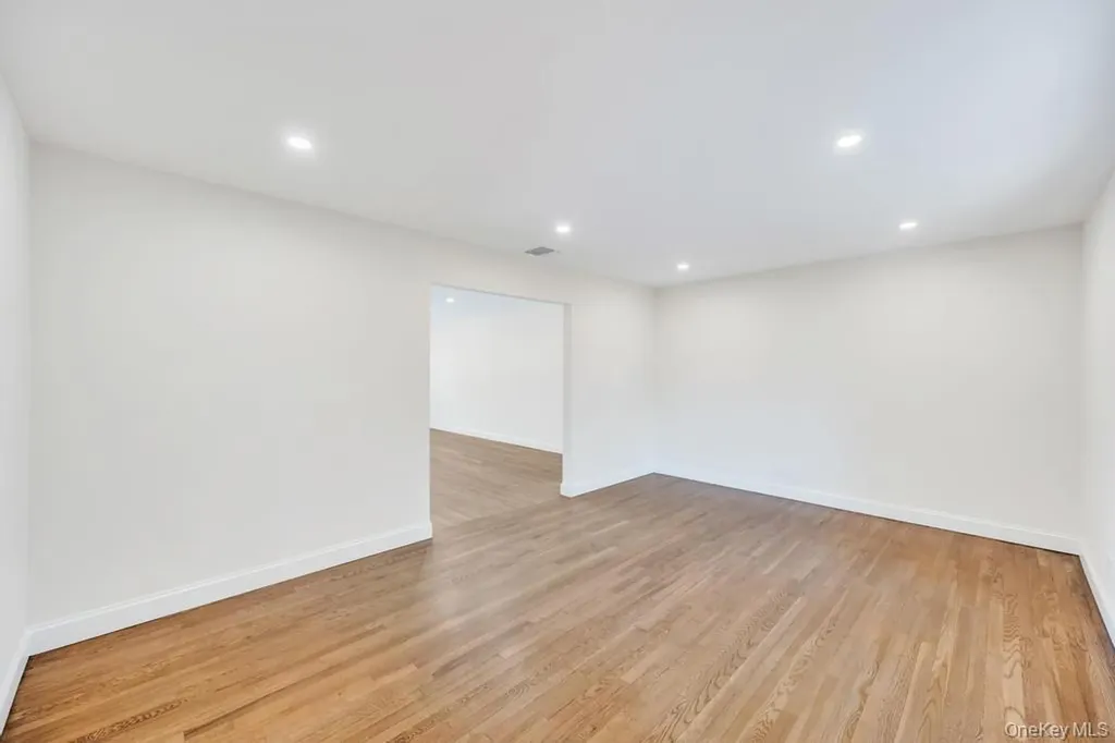 441 Roslyn Road East Williston NY 11596