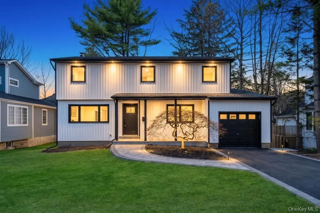 441 Roslyn Road East Williston NY 11596