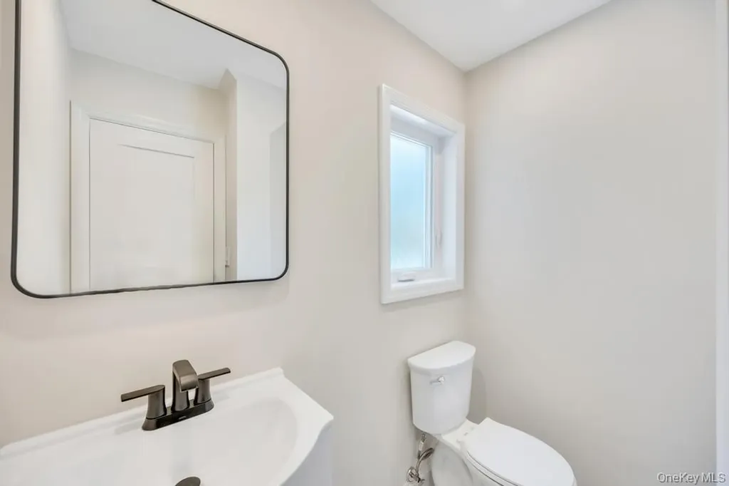 441 Roslyn Road East Williston NY 11596