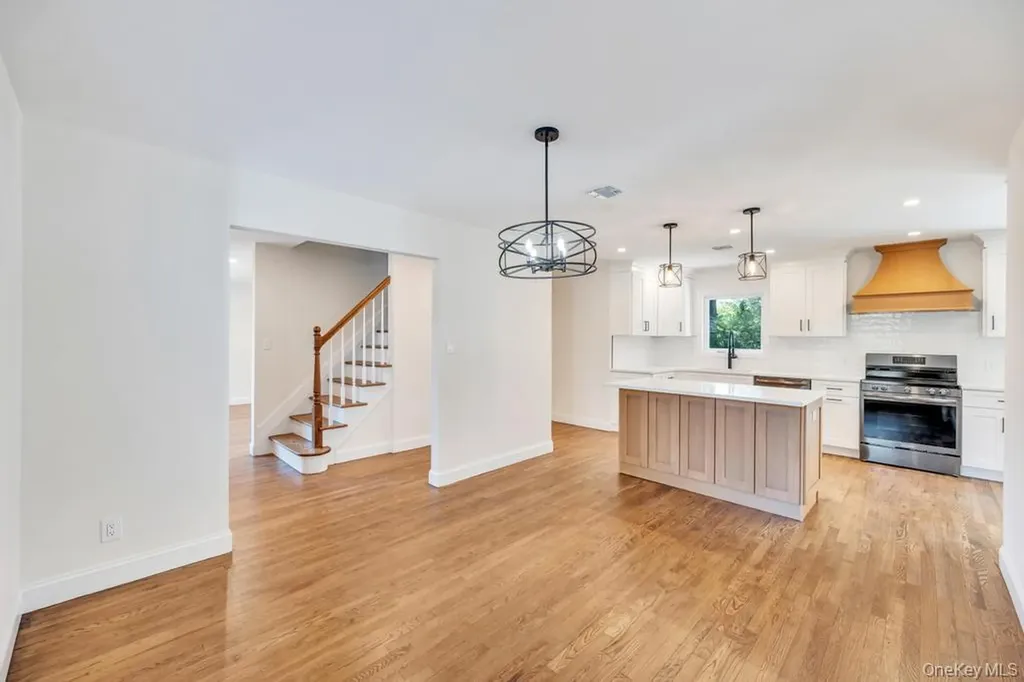 441 Roslyn Road East Williston NY 11596