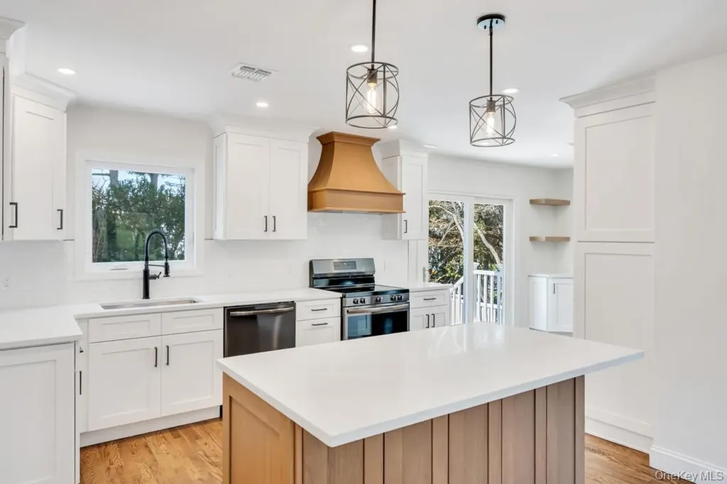 441 Roslyn Road East Williston NY 11596
