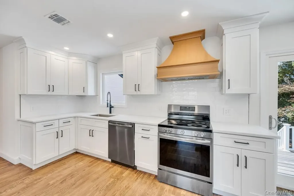441 Roslyn Road East Williston NY 11596