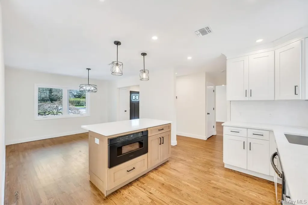 441 Roslyn Road East Williston NY 11596