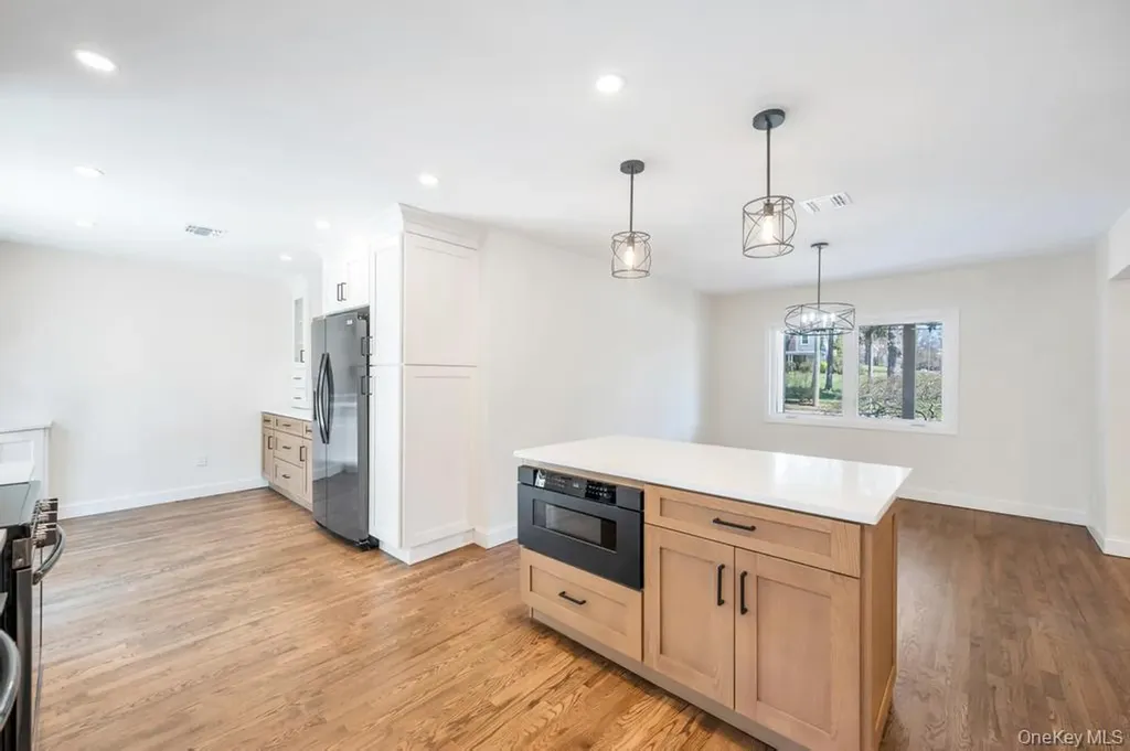 441 Roslyn Road East Williston NY 11596