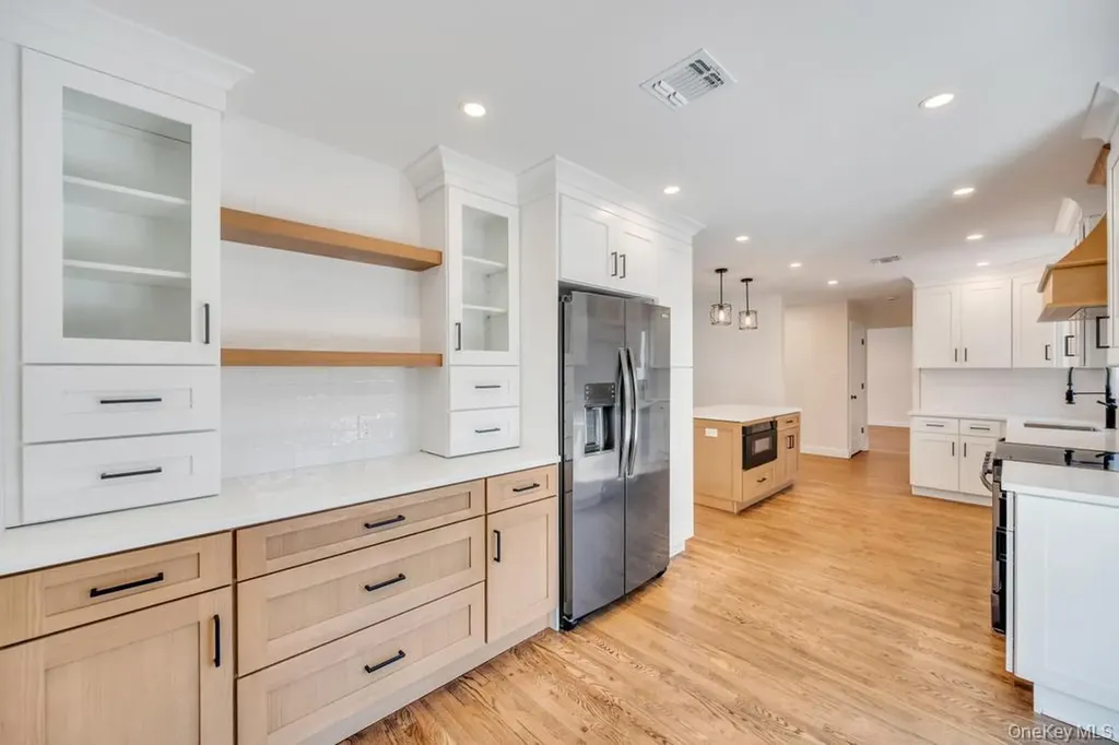441 Roslyn Road East Williston NY 11596