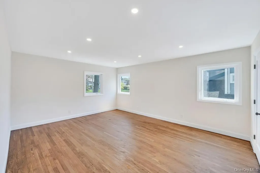 441 Roslyn Road East Williston NY 11596