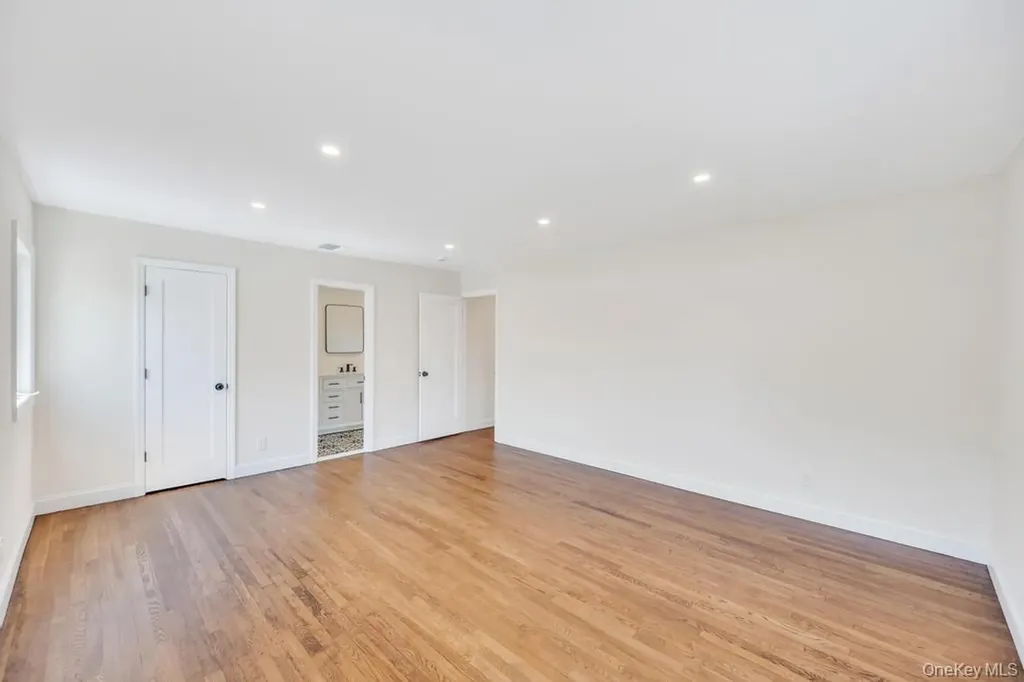 441 Roslyn Road East Williston NY 11596