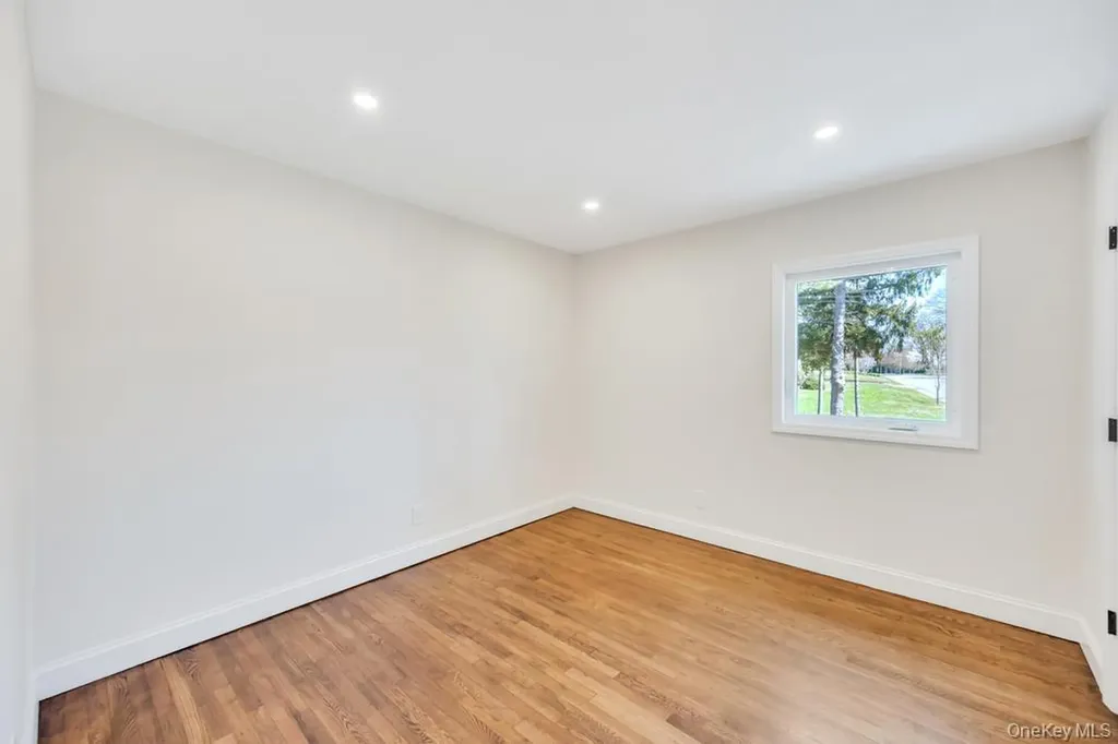 441 Roslyn Road East Williston NY 11596