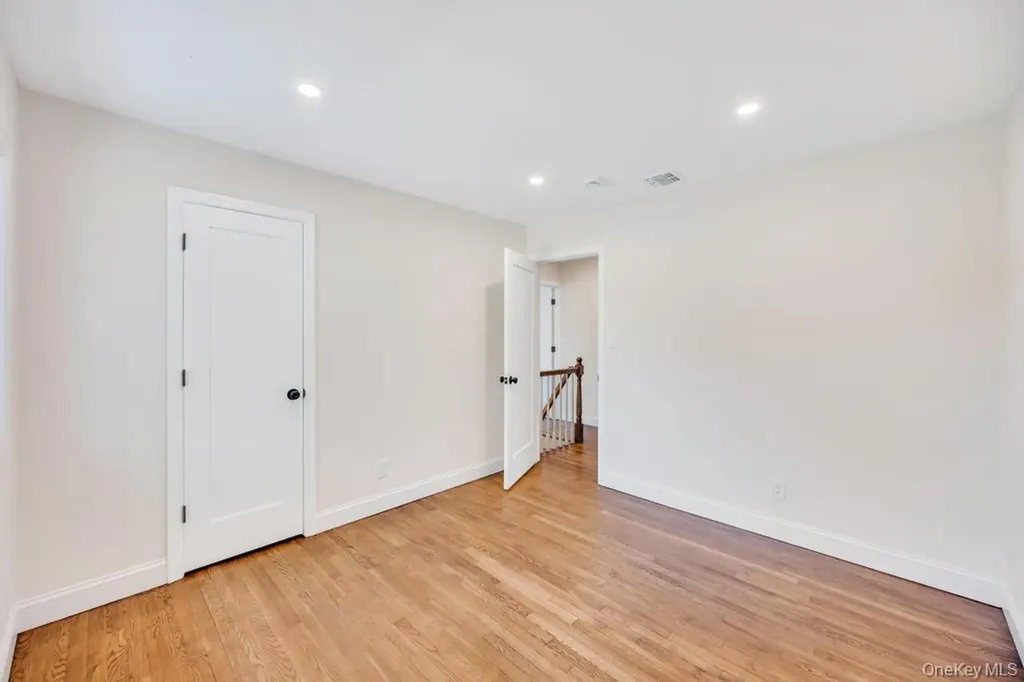 441 Roslyn Road East Williston NY 11596