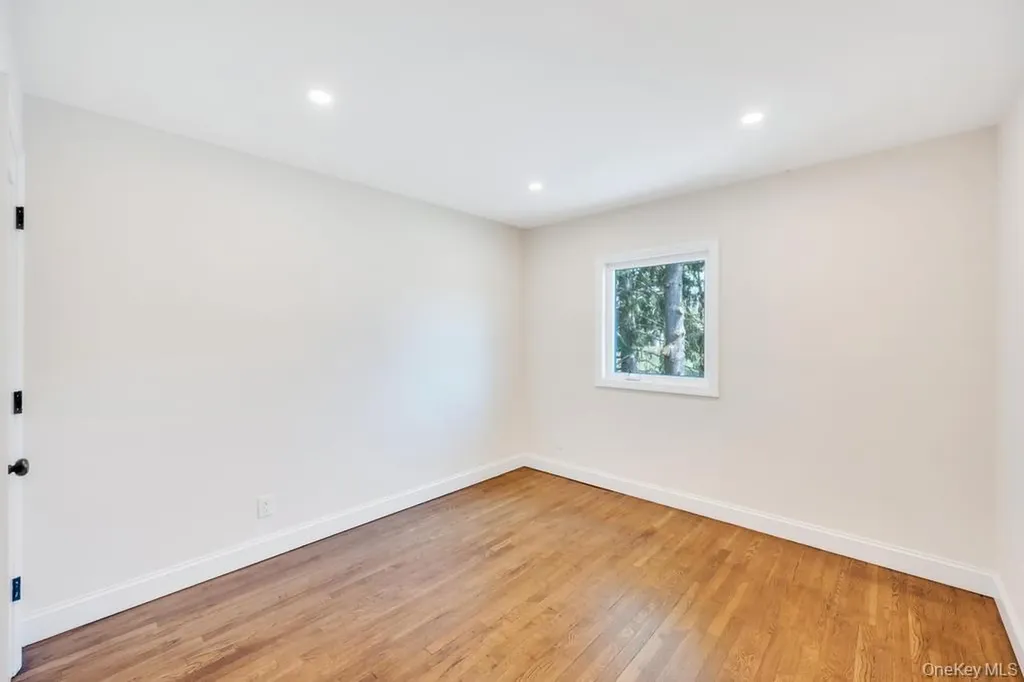441 Roslyn Road East Williston NY 11596