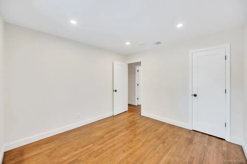 441 Roslyn Road East Williston NY 11596
