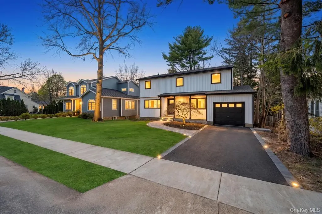 441 Roslyn Road East Williston NY 11596