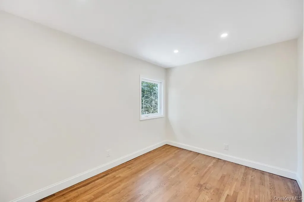 441 Roslyn Road East Williston NY 11596