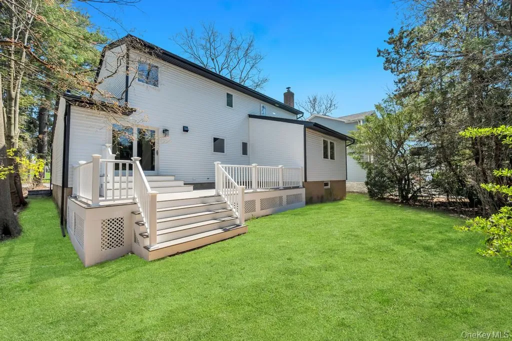 441 Roslyn Road East Williston NY 11596