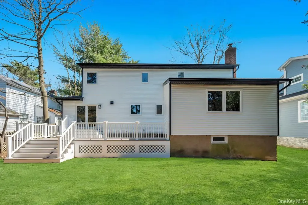 441 Roslyn Road East Williston NY 11596
