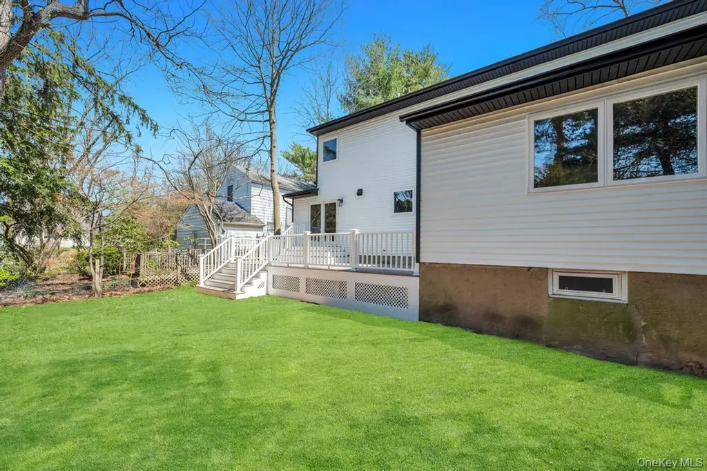 441 Roslyn Road East Williston NY 11596