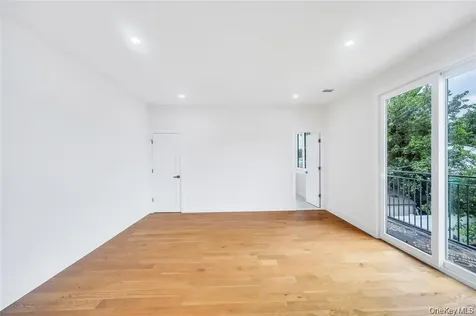 2571 Alder Avenue East Meadow NY 11554