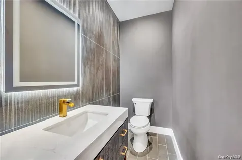 2571 Alder Avenue East Meadow NY 11554