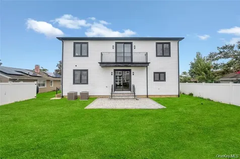 2571 Alder Avenue East Meadow NY 11554