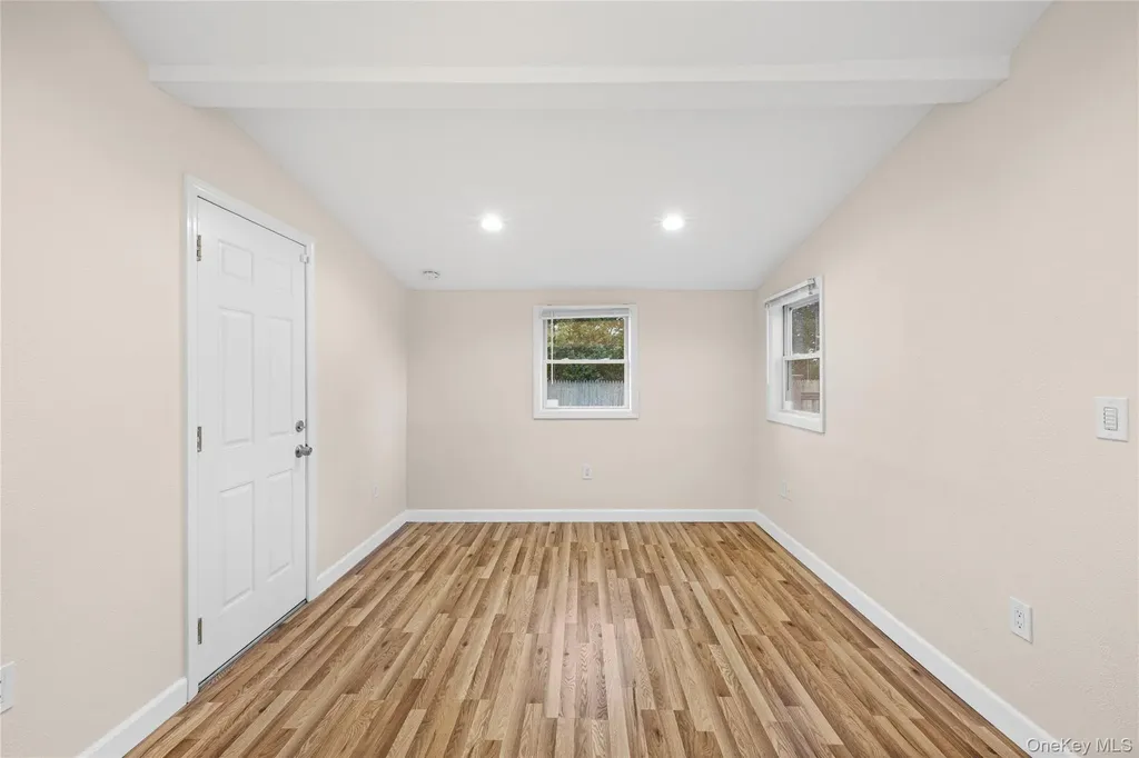 1091 Gardiner Drive Bay Shore NY 11706