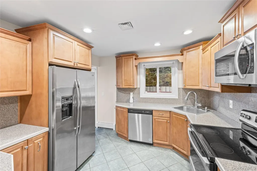 1091 Gardiner Drive Bay Shore NY 11706
