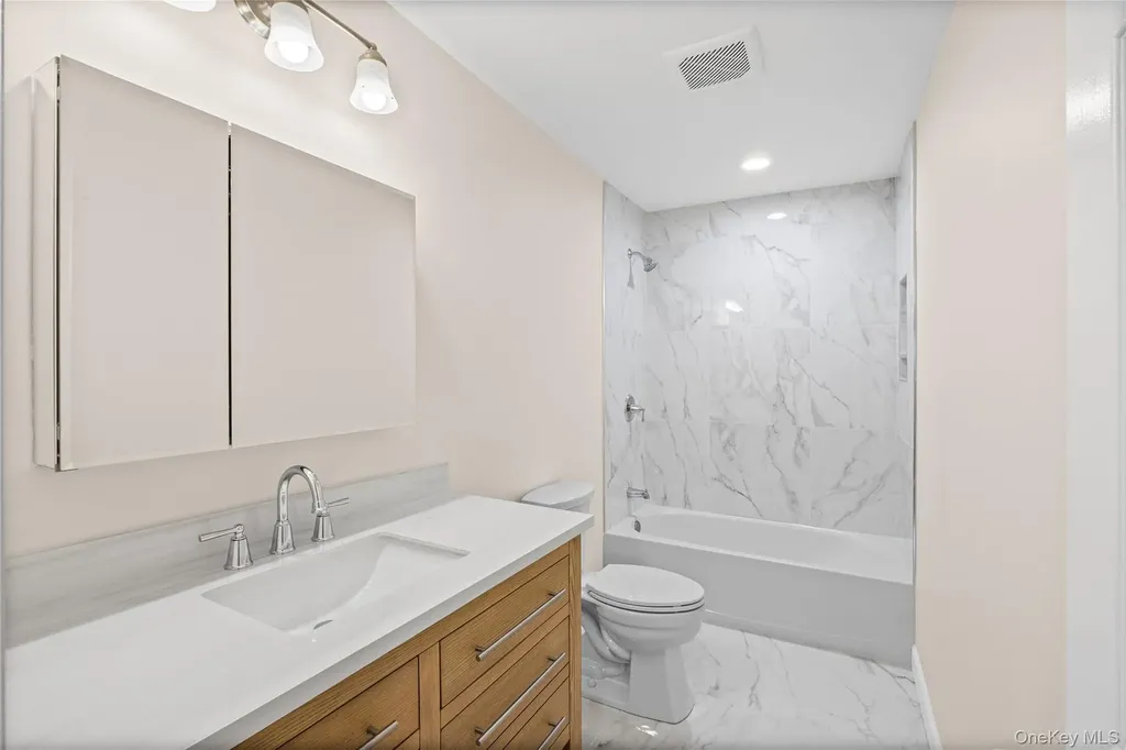 1091 Gardiner Drive Bay Shore NY 11706