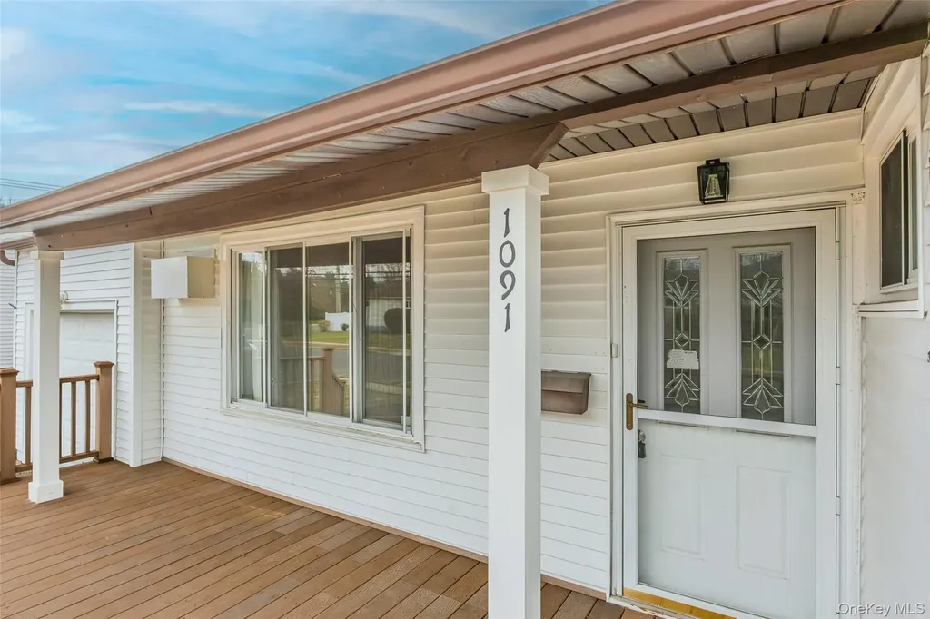 1091 Gardiner Drive Bay Shore NY 11706