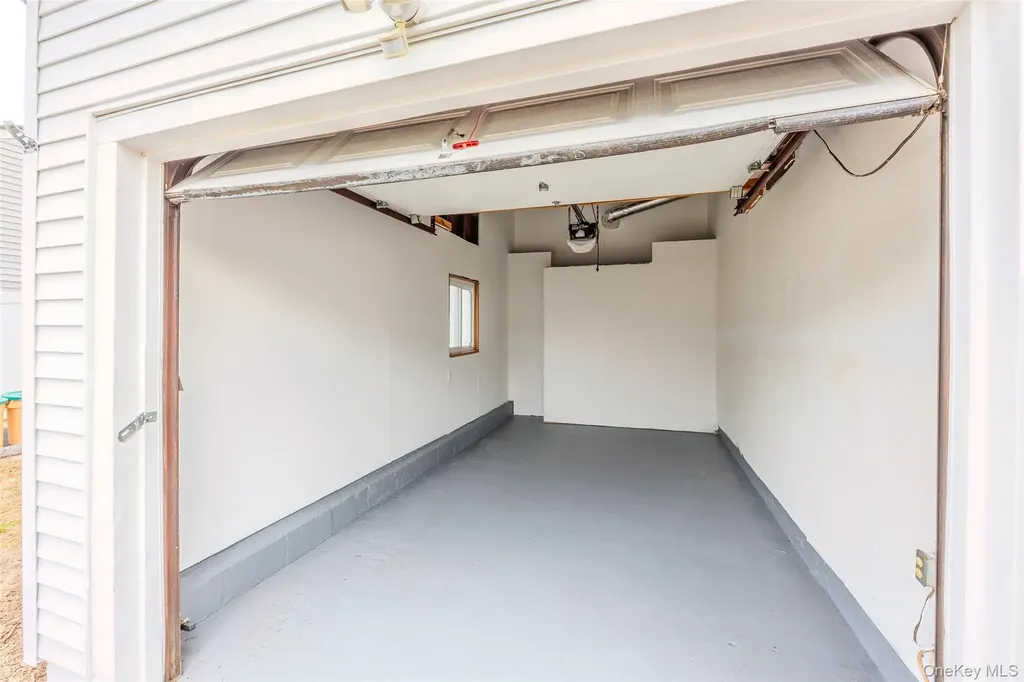 1091 Gardiner Drive Bay Shore NY 11706