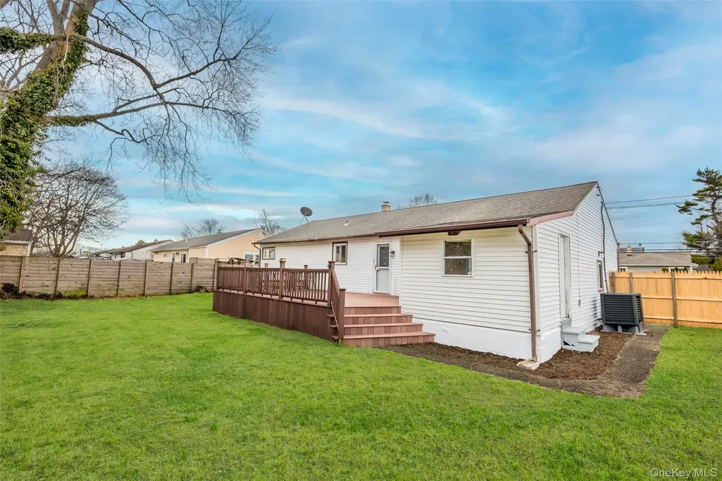 1091 Gardiner Drive Bay Shore NY 11706