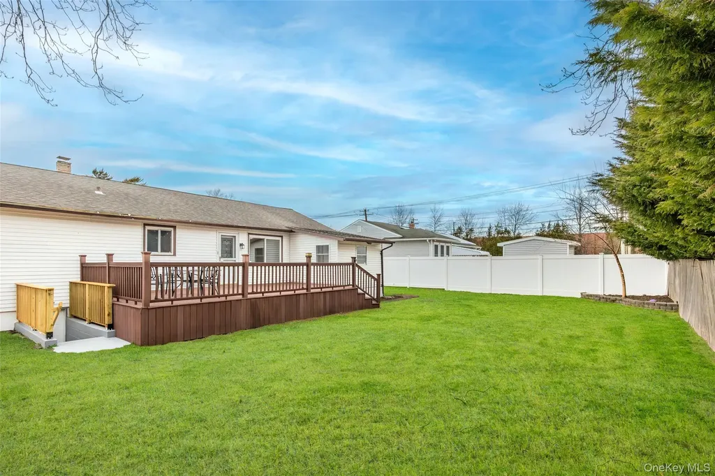 1091 Gardiner Drive Bay Shore NY 11706