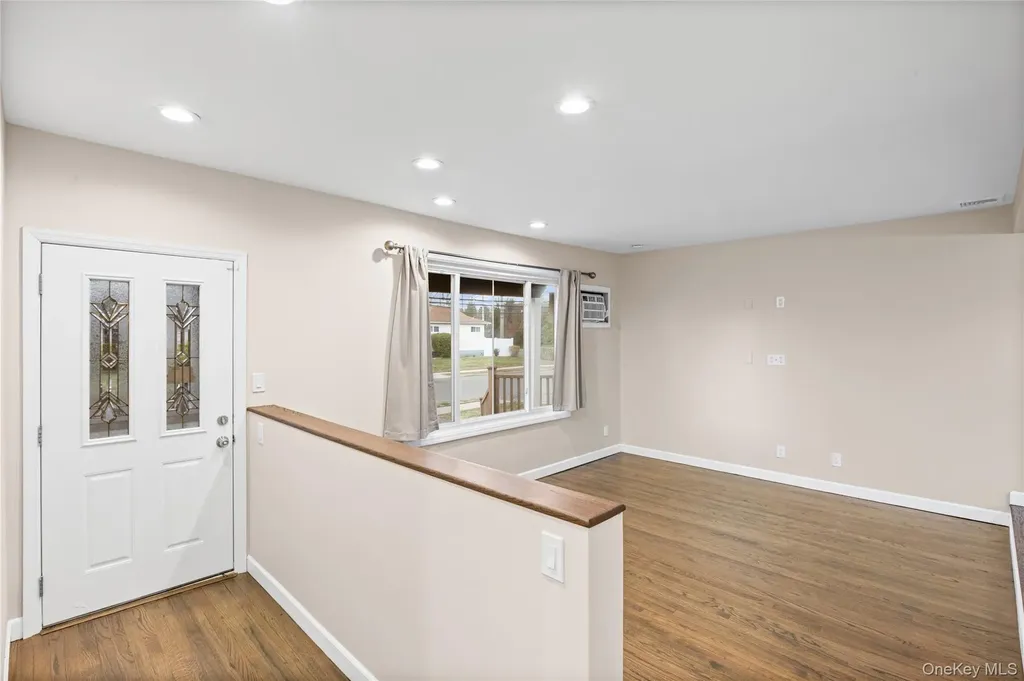 1091 Gardiner Drive Bay Shore NY 11706