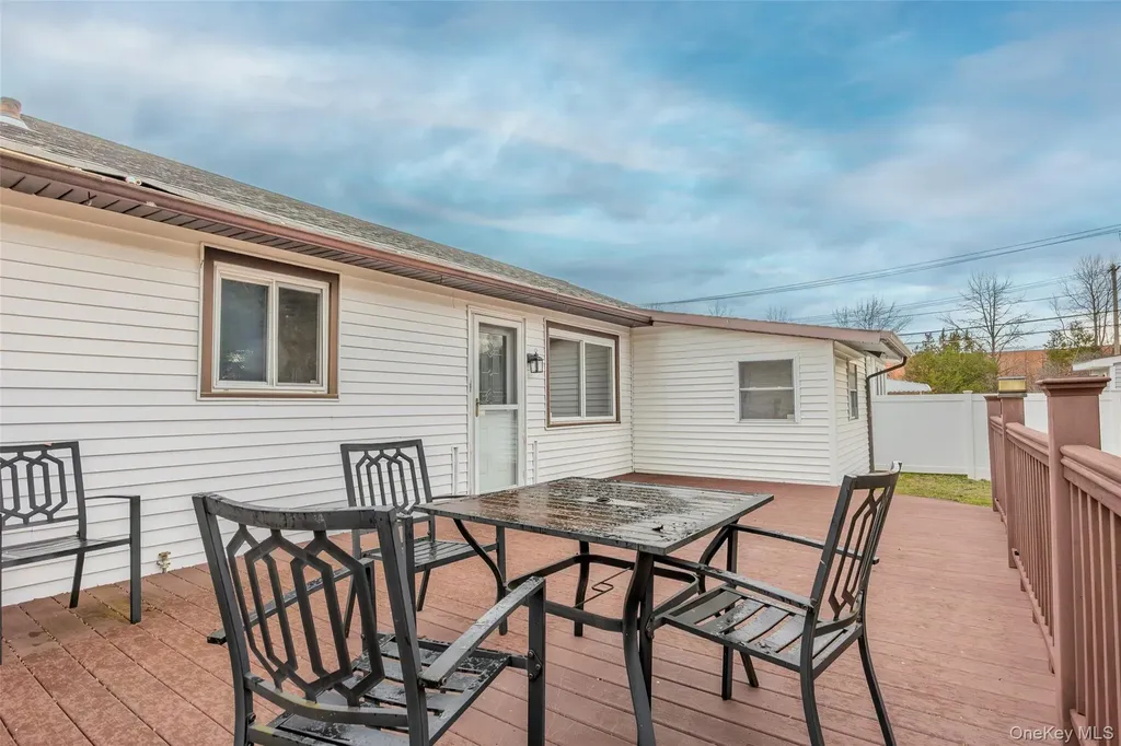 1091 Gardiner Drive Bay Shore NY 11706