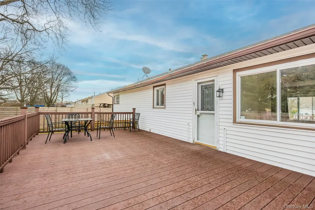 1091 Gardiner Drive Bay Shore NY 11706
