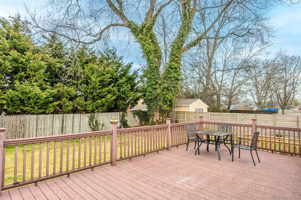 1091 Gardiner Drive Bay Shore NY 11706