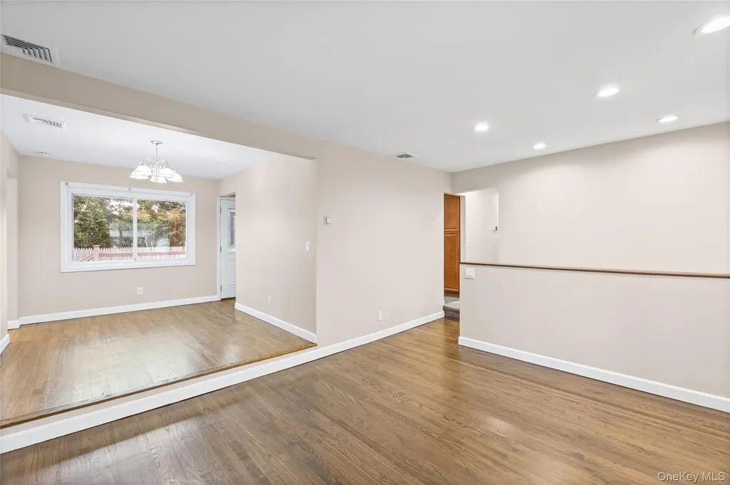 1091 Gardiner Drive Bay Shore NY 11706