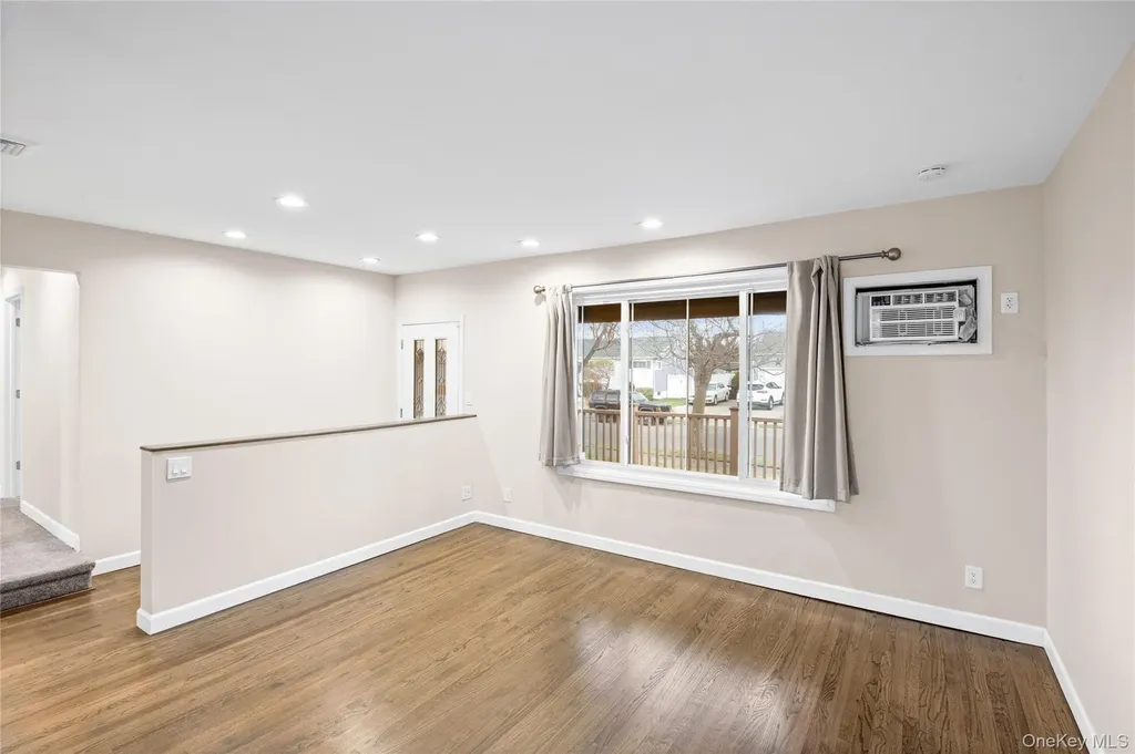 1091 Gardiner Drive Bay Shore NY 11706