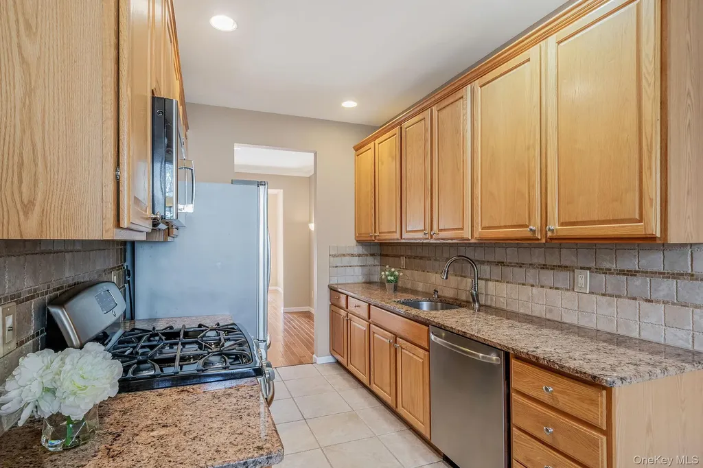 23 Cranberry Circle Medford NY 11763