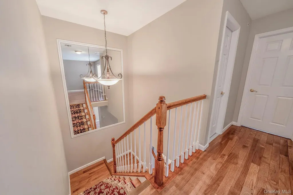23 Cranberry Circle Medford NY 11763