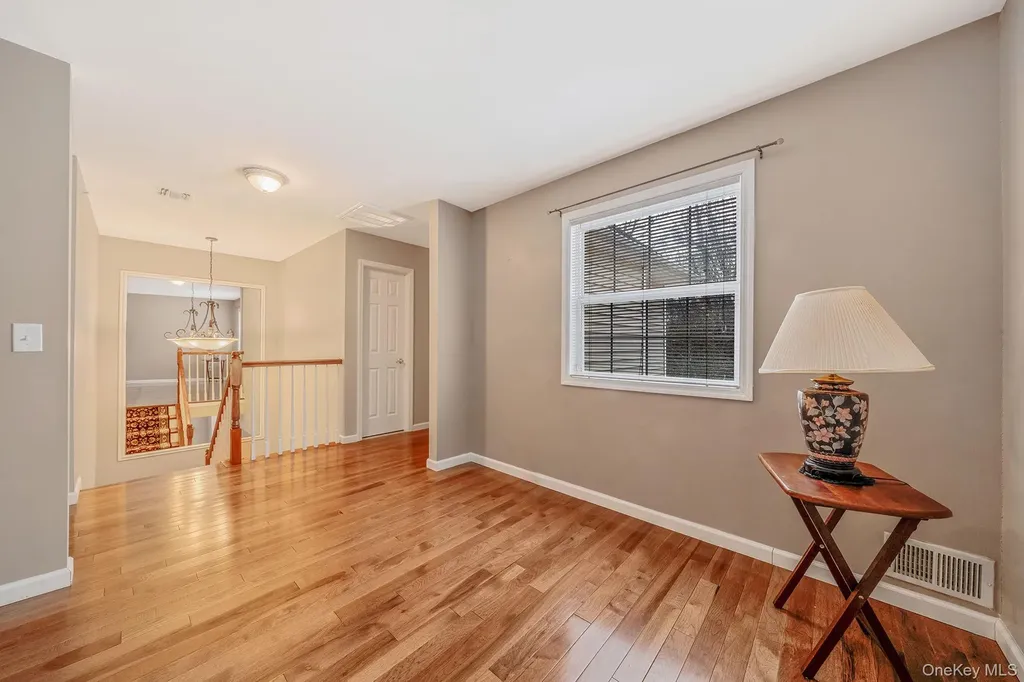 23 Cranberry Circle Medford NY 11763